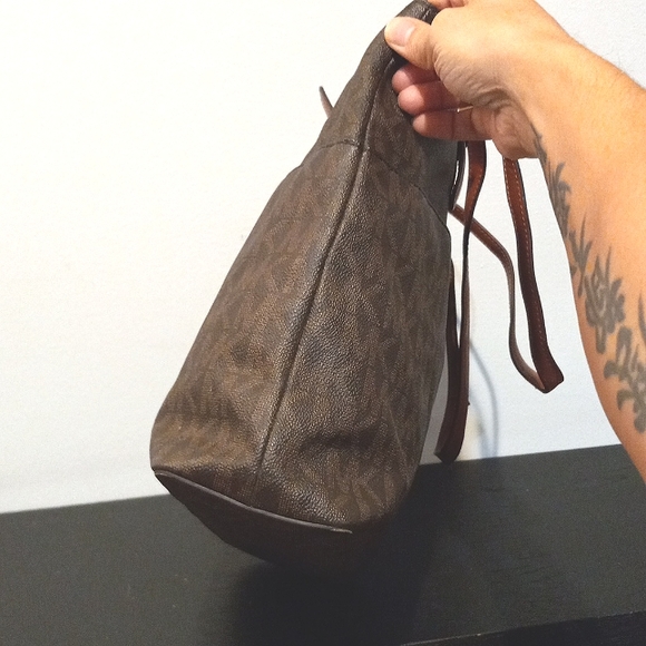 Michael Kors tote - Picture 6 of 12